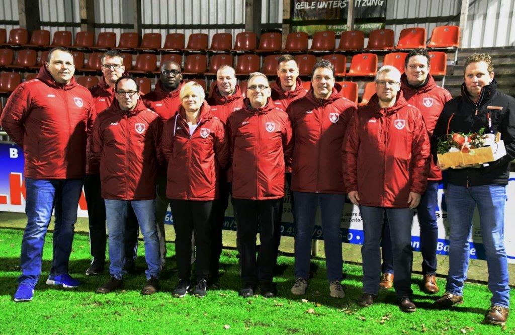 Neue Funktionsjacken für die TuRa 07 Jugend-Fußballtrainer